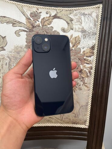 Apple iPhone: IPhone 13, Б/у, 128 ГБ, Черный, Зарядное устройство, Защитное стекло, Чехол, 85 %