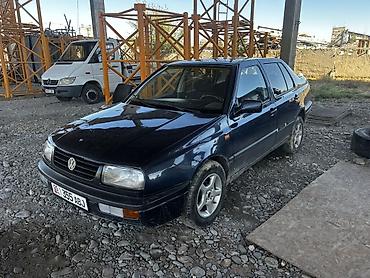 dodge challanger: Volkswagen Vento: 1992 г., 1.8 л, Механика, Бензин, Седан — 1