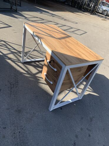 Письменные столы: Письменный стол — 58