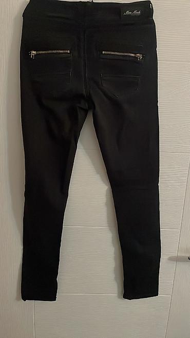 Lične stvari: Ženske pantalone Miss Mosh – model u crnoj boji, uskog (skinny) kroja — 2