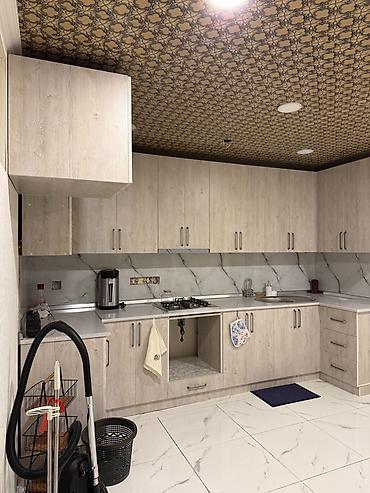 Digər mebel: Mətbəx mebeli dəsti – L formalı, açıq ağac teksturalı fasadlar və — 1