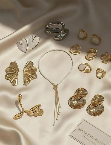 Наборы украшений: Подарок на 8 марта Подарок 3000+ сомов всего за 1800. Мы собрали — 3