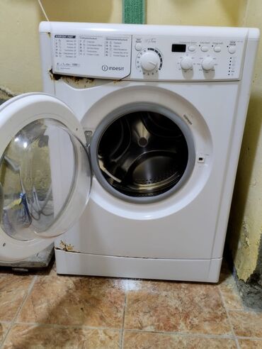 toxuma masini: Indesit önyükləməli paltaryuyan maşın Baraban həcmi: təxminən 5–6 kq