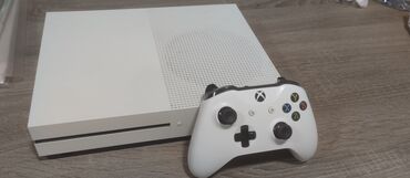 orjinal ses: Xbox one s 500GB.2016 .super veziyyetde teze kimi.icinde oyunlar