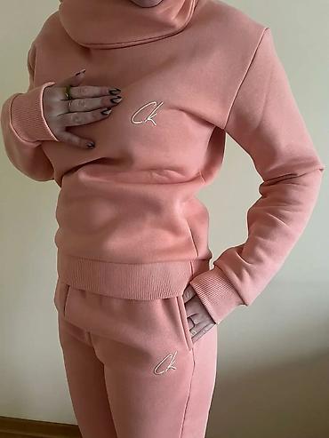 Gornji i donji deo: Ženski komplet trenerke – duks i donji deo - Model: duks sa visokim — 2