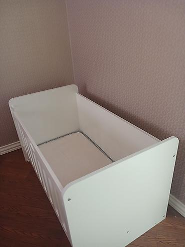 Мебель: Ağ rəngli uşaq beşiyi və döşək - Material: möhkəm MDF/taxta, hamar və — 2