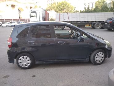 рассрочка авто без первоначального взноса: Honda Fit: 2002 г., 1.3 л, Вариатор, Бензин, Хетчбек