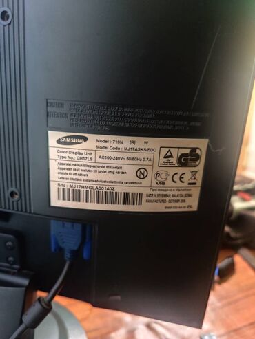 Desktop računari i radne stanice: Kuciste i monitor Ociscen, podignut svez operativni sistem, spreman — 10