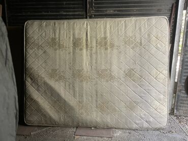 матрас для двуспальной кровати: Спальный матрас, Двухстворчатая, Пружинный, Матрасы средней жесткости