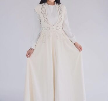 белый платье: Вечернее платье, Классическое, Длинная модель, Бархат, С рукавами, Камни, XL (EU 42), 2XL (EU 44)