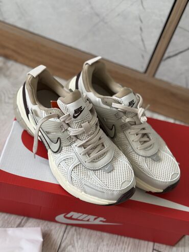 обувь 35 размера: Кроссовкалар, 37, Nike, Жаңы, Акылуу жеткирүү