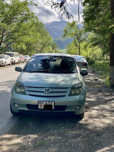 Toyota: Toyota ist: 2004 г., 1.5 л, Автомат, Бензин, Универсал