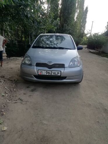Toyota: Toyota Yaris: 2000 г., 1.3 л, Механика, Бензин, Седан