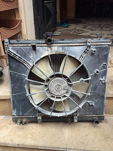 islənmis radiator: Tayota radiatoru arxa soyudisuyla birlikdə əla vəzyətdədir tozuna — 2
