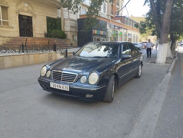 Mercedes-Benz E-Class: 3.2 l | 2000 il Sedan