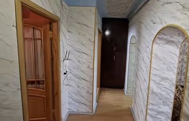 Otaqların satışı: Satılır: Mənzilin giriş hissəsi və dəhlizi - Geniş, işıqlı dəhliz — 7