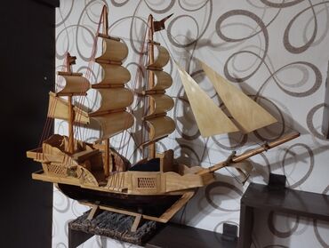 сувенирный корабль: Продам сувенирный корабль ручной работы. Длина около 1 метра высота