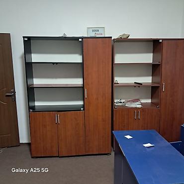 Ofis dəst mebeli: Ofis mebel dəsti - Qaranlıq taxta rəngində L- və T-formalı böyük iş — 8