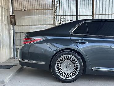 GAC: Genesis G90 3.3T (AWD) - Кузов: представительский седан, тёмно‑серый — 13
