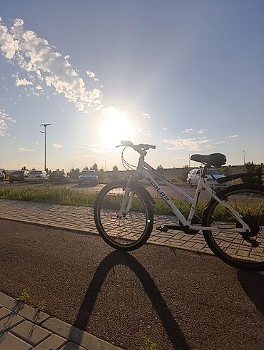 Şəhər və yüngül off-road gəzintilər üçün uyğun velosiped. ideal vezyet