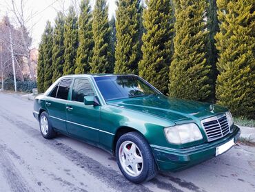 Mercedes-Benz: Mercedes-Benz E 200: 2 l | 1995 il Sedan