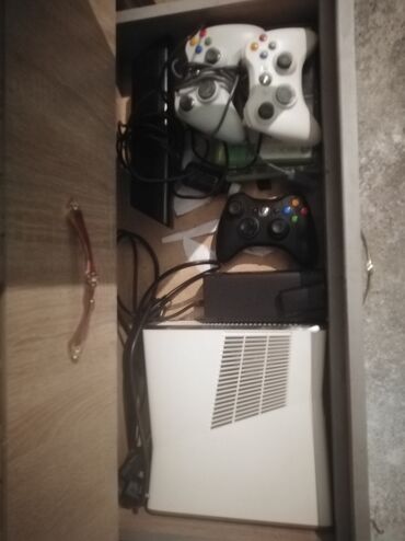 купить руль для пк с коробкой передач и сцеплением бу: Игровая приставка Xbox 360 freboot (версия Slim, белый корпус)