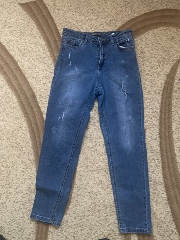 Şalvarlar: Hamısı birlikdə 20 mnt. Təmizdilər, cırığı söküyü yoxdu 4 şalvar, bir — 3