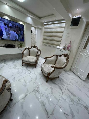 Stilske garniture: Set trosed + dve fotelje – klasični barokni stil u dobrom stanju — 8