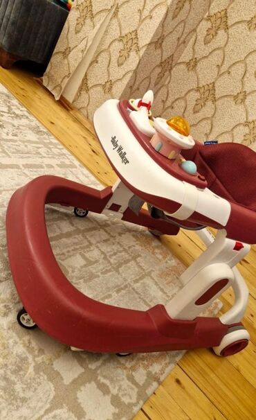 Beşiklər: Xadinok Baby walker 60 manata satilir.Musiqilidir.Musiqi hissesi cixir