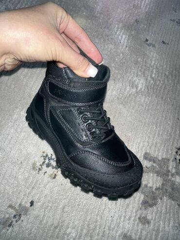 домашняя обувь: 1. Первые ботинки для мальчика. Состояние идеальное. Чистые и