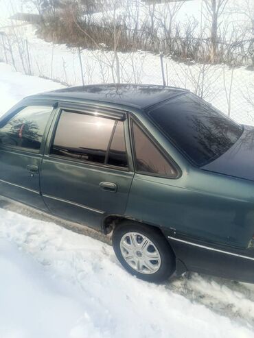 спортивный автомобиль: Daewoo Nexia: 1998 г., 1.5 л, Механика, Бензин, Лимузин