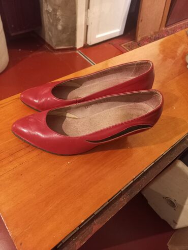 реставрация каблука обтянутого кожей: Туфли 37.5, цвет - Красный