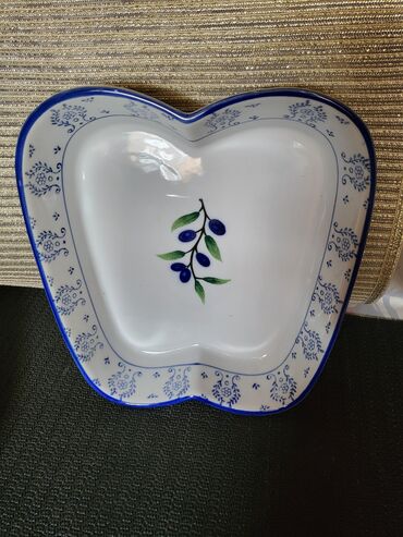 Činije: Posuda nova,vintaz porcelanska sa korpom. Nova posuda univerzalna,sve na lalafo.rs — 8 Činije: Posuda nova,vintaz porcelanska sa korpom. Nova posuda univerzalna,sve — 8