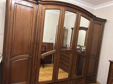 taxta bocka: Açılan, 5 qapı Şifonyer, Rumıniya
