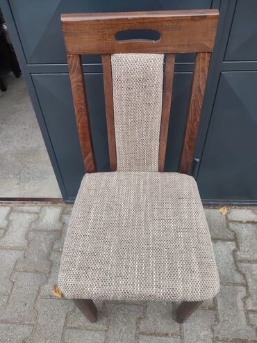 Stolice: Nove stolice iz proizvodnje

 po komadu — 1