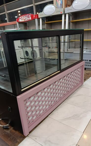 soyuducu çinar: Şirniyyat/şirniyyatxana üçün vitrin soyuducu - Ön və yanlardan tam