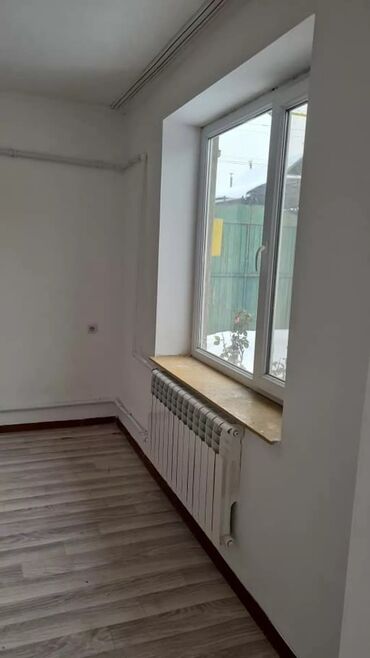 ищу дом в кара балте: 70 м², 5 комнат, Утепленный, Забор, огорожен