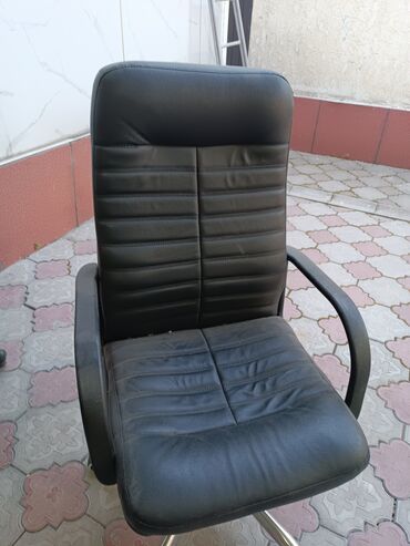 диваны в офис: Офис креслолор, Колдонулган, Дөңгөлөктүү, түсү - Кара, Булгаары, Өзү алып кетүү