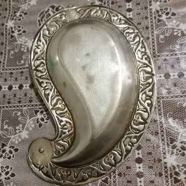 Əntiq qablar: - Külqabı - Minalı və Buta formalı. - Üstündə kiril əlifbası ilə БАКЫ — 10