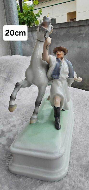 dekor dom posteljine: Figure, color - White