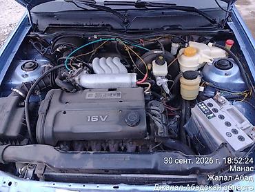 Автомобиль с бензиновым мотором E-TEC, 16 клапанов. Подкапотное