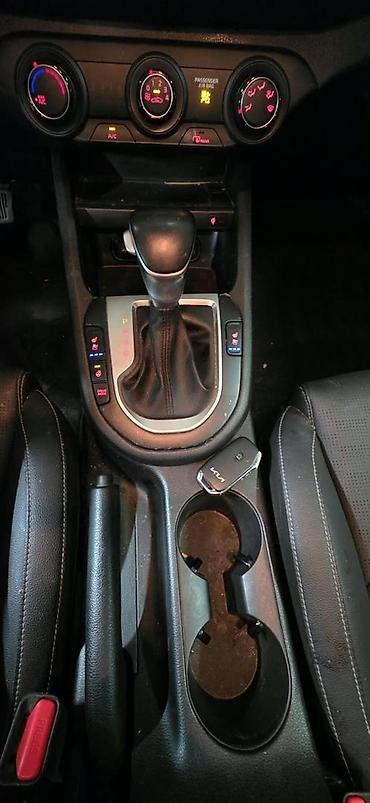 reno logan: Kia K3: 2022 г., Бензин, Седан — 10