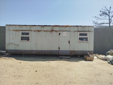 Konteynerlər: İşlədilmiş metal konteyner satılır. İçərisində 4 çarpayı, stol və