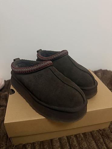 zenske papuce bershka: UGG Tazz papuče – tamno braon Broj 41 Uključena je originalna — 1