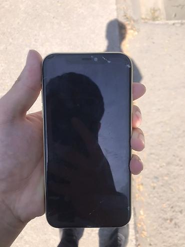 IPhone 11, жёлтый цвет. Экран не работает В Айклауде остальное все
