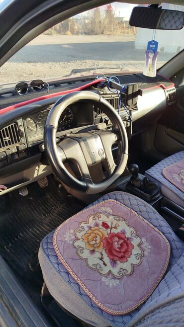 продам срочно машину: Volkswagen Passat: 1988 г., 1.8 л, Механика, Бензин, Седан