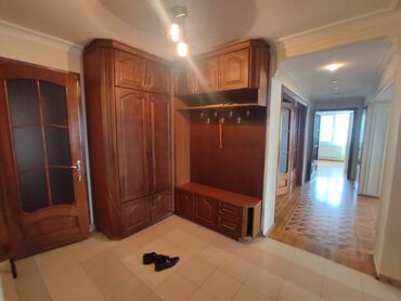 Uzunmüddətli kirayə mənzillər: Yasamalda 9 mertebeli binanın 9-cu mərtəbəsində yerləşən ümumi sahəsi — 22