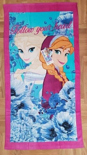 Posteljina: Disney veliki peskir 
Dimenzije 140*70 cm
Cena 1450 dinara — 6