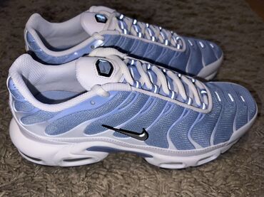 Women's Sneakers and athletic shoes: Nike, 40 — 5