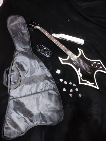 Гитары: Электрогитара Dejulo (в стиле BC Rich) — 3 хамбакера, мощь и стиль